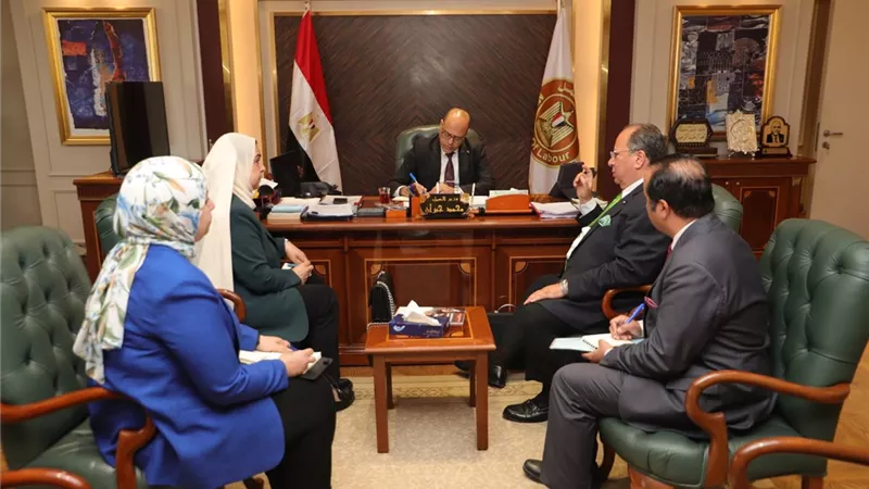 30 فرصة عمل للمصريين في السعودية.. وزير العمل يلتقي وفد «إيلو للاستشارات»
