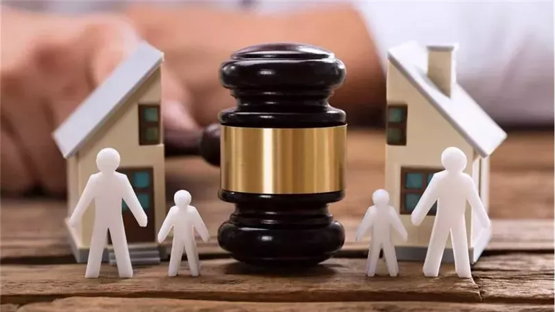 الطلاق الغيابي: حقوق الزوجة في النفقات والتعويضات عند الطلاق دون علمها