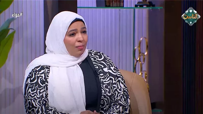 هجرة المرأة من بلد لا تستطيع فيه إقامة الشعائر.. أمينة الفتوى تجيب