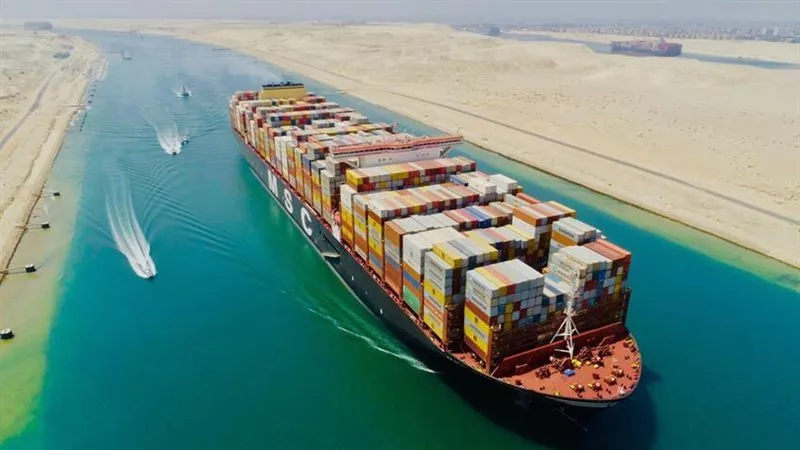 قناة السويس: تخفيض رسوم خدمة تبديل الأطقم البحرية بنسبة 50% بدءا من يونيو 