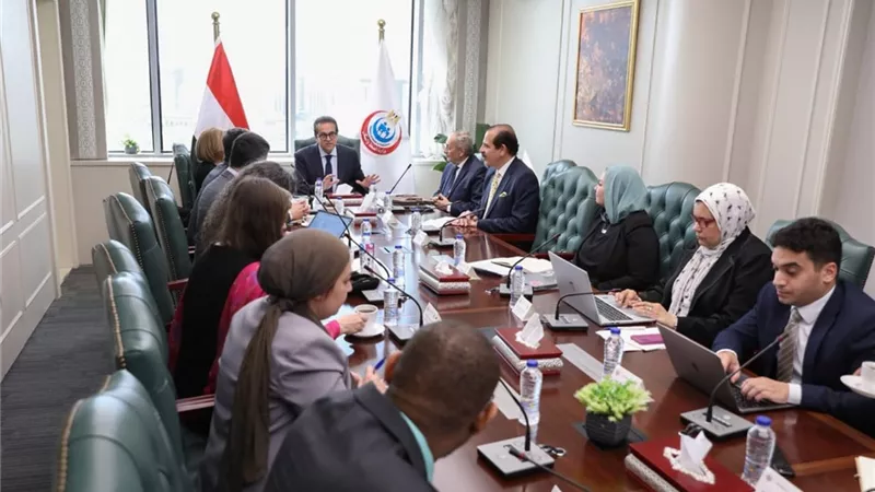 وزير الصحة يوجه باالتنسيق بين البنك الدولي واللجنة الاستشارية العليا
