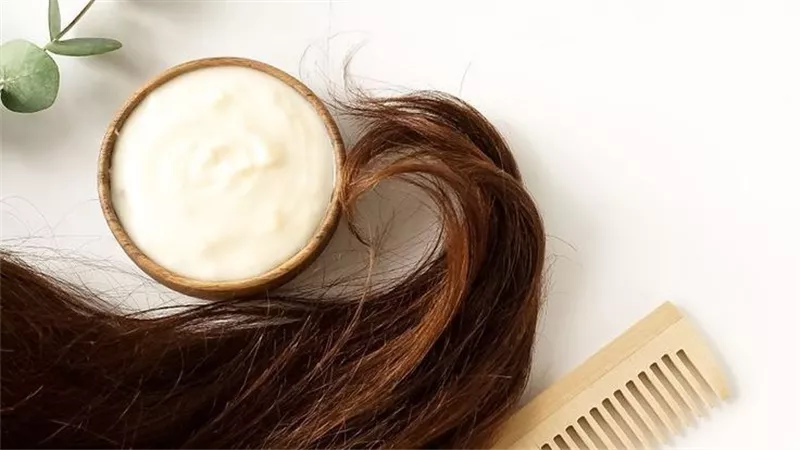 بمكونات منزلية وسهلة .. خلطات لعلاج تساقط الشعر طبيعيًا