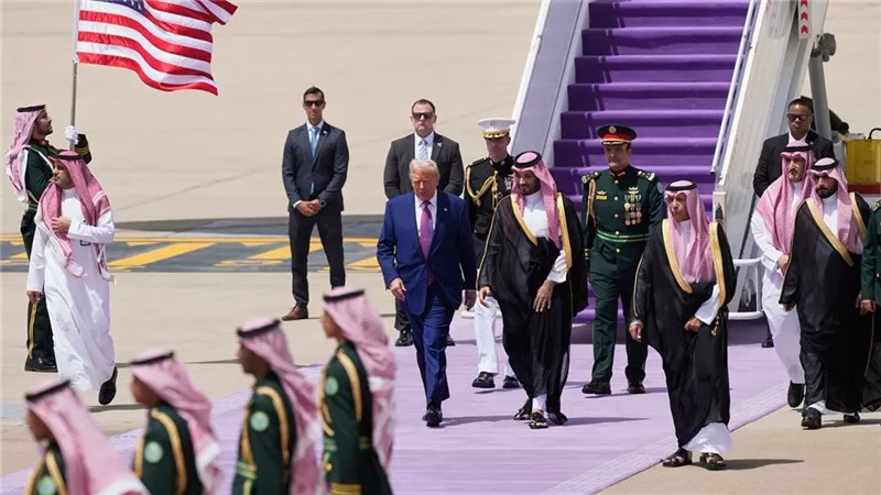 مستوحاة من الطبيعة.. لماذا تستقبل السعودية ضيوفها على سجادة باللون البنفسجي؟