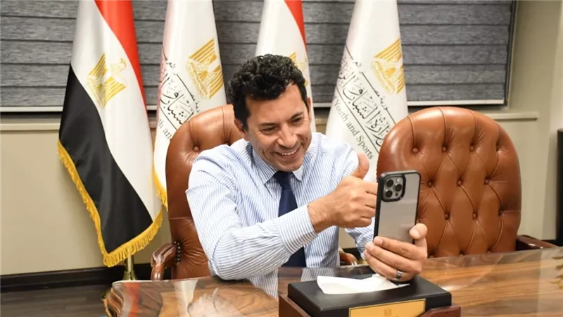 بعد غياب 12 عاما .. وزير الرياضة يهنيء منتخب الشباب بعد التأهل للمونديال