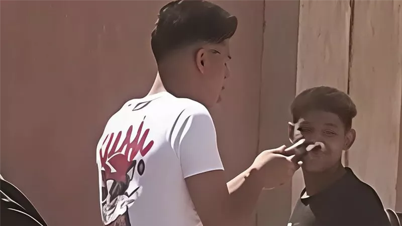 لتروع الطالبات.. القبض عاطل حمل صاعقّا كهربائيا أمام مدرستين بالفيوم