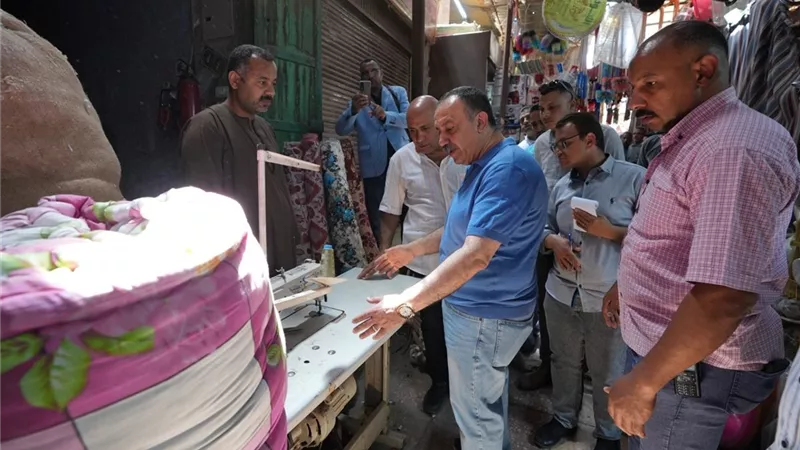  محافظ أسيوط يتفقد نتائج حملة إزالة الإشغالات بالقيسارية والسكة الجديدة