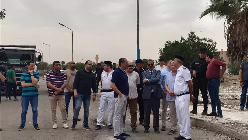 حملة أمنية مكبرة لإزالة الكرفانات العشوائية بنادي المنتزه بالإسماعيلية