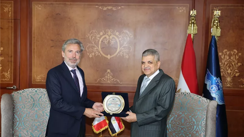 أسامة ربيع يبحث سبل التعاون المشترك مع السفير الإيطالي في مجال السياحة البحرية