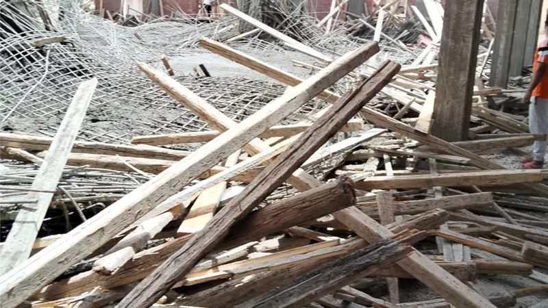 مصرع عامل وإصابة 6 بحادث انهيار سقف مسجد تحت الإنشاء ببنى سويف |الأسماء