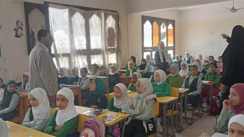 بهجة وطمأنينة.. طلاب الأزهر ينشدون 