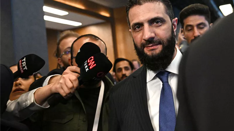 قبل لقاء ترامب والشرع.. سوريا ترحب بتخفيف العقوبات الأمريكية 