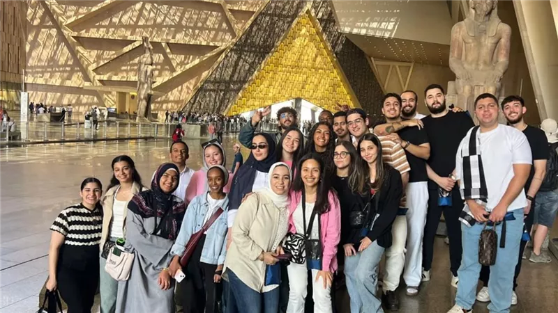 طلاب جامعة جزيرة الأمير إدوارد يناقشون أفكار تسويقية للمتحف المصري الكبير