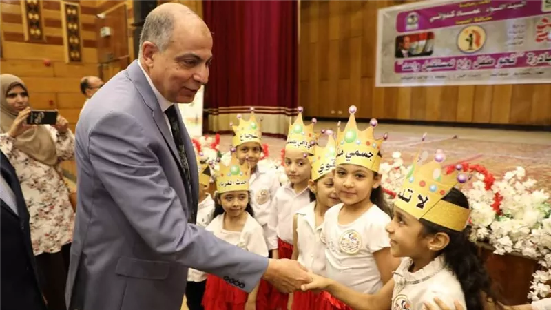 نحو طفل واع لمستقبل واعد.. محافظ المنيا يدشن مبادرة لتعزيز الوعي وحماية النشء 