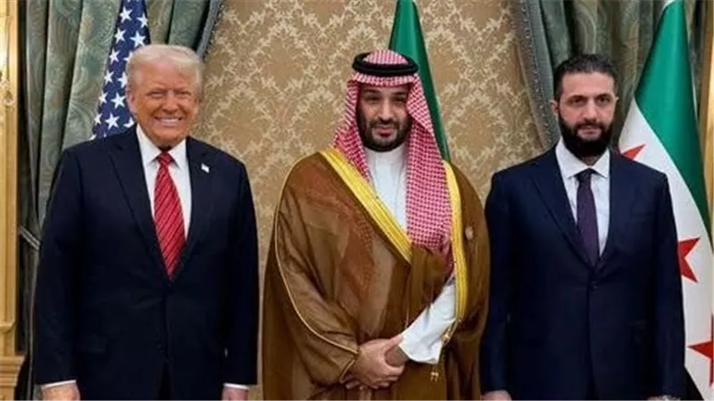 صورة للتاريخ .. تركي ال الشيخ يحتفي برفع عقوبات سوريا 