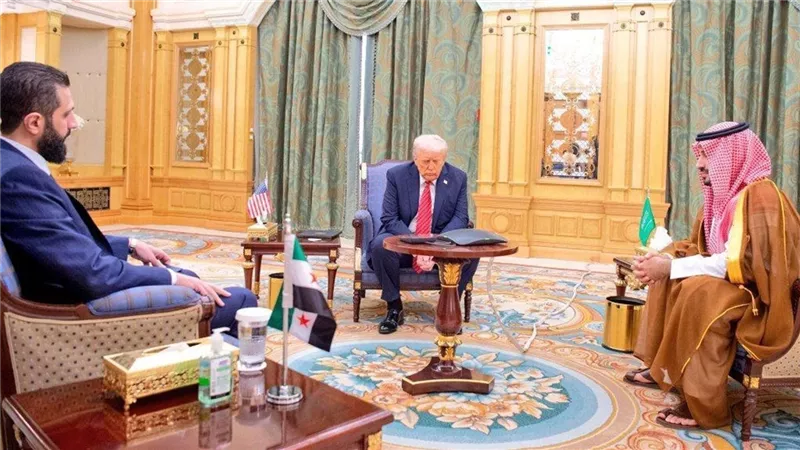 «دعوة للتطبيع مع إسرائيل».. ننشر تفاصيل لقاء ترامب والشرع في السعودية (تفاصيل)