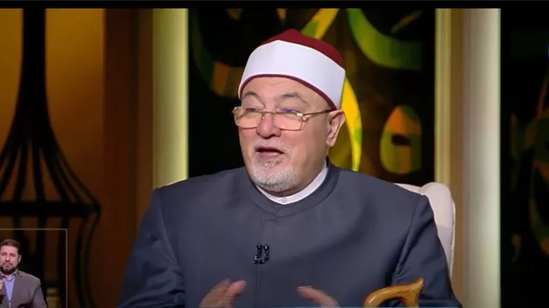  خالد الجندي يوضح الفرق بين الطاهر والنافع في الشريعة الإسلامية