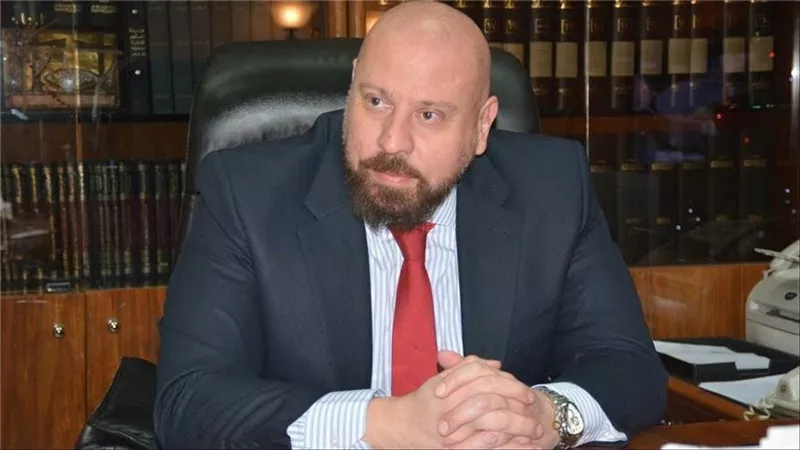 ضغوط سياسية وشعبية لإزاحته.. إقالة محافظ لبناني ووضعه قيد الإقامة الجبرية