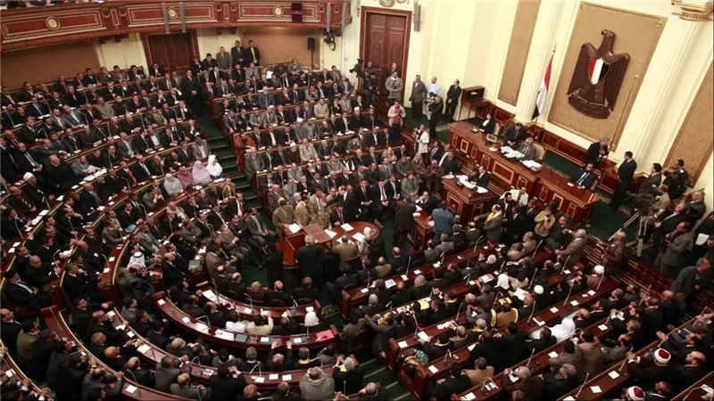 الأحزاب تتحرك نحو البرلمان: مبادرات واقعية ورؤى تشريعية طموحة