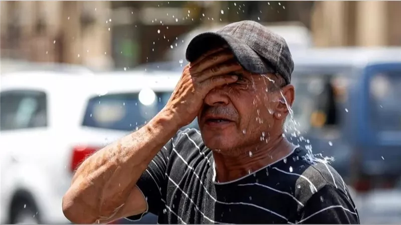 «موجة لاهبة» .. الأرصاد تحذر من طقس الجمعة وتوجه 8 نصائح للمواطنين   