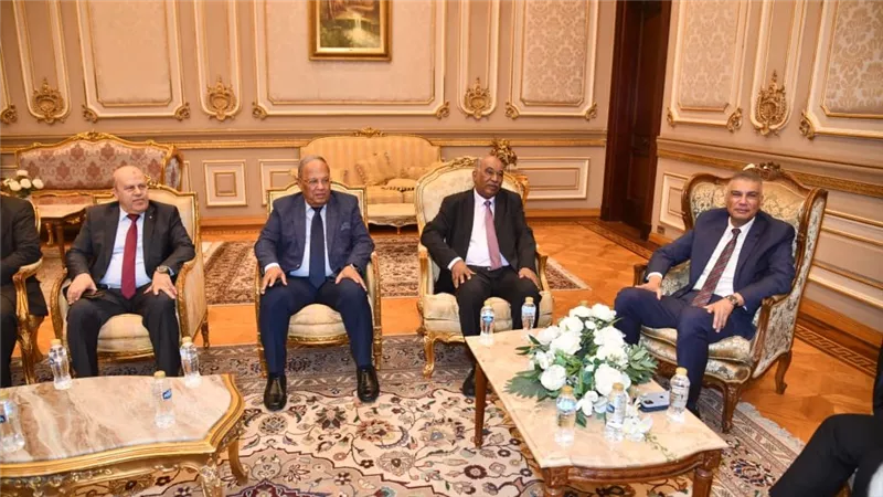 محافظ أسوان: إعتماد مالى 2 مليون جنيه لدعم منظومة النقل الجماعى 