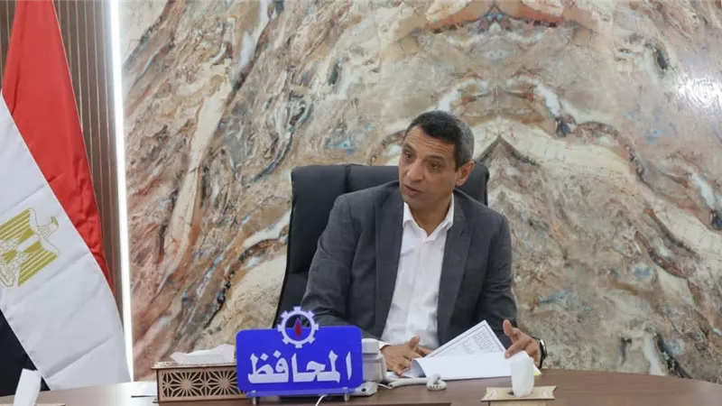 محافظ السويس: يوجد فرص استثمارية كبيرة لإقامة فنادق ومشروعات سياحية وصناعية 