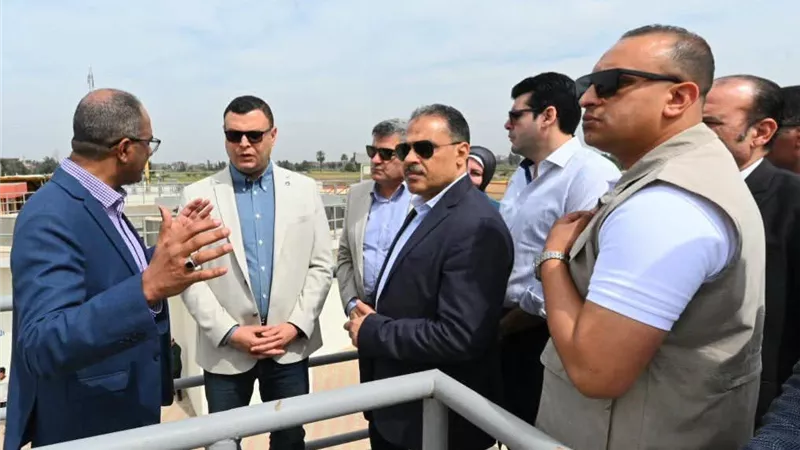 وزير الإسكان ومحافظ الشرقية في جولة تفقدية بعدد من مشروعات المياه والصرف الصحي
