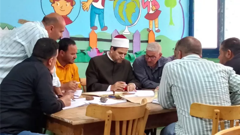 رئيس منطقة الإسماعيلية الأزهرية يتابع أعمال كنترول الشهادة الابتدائية