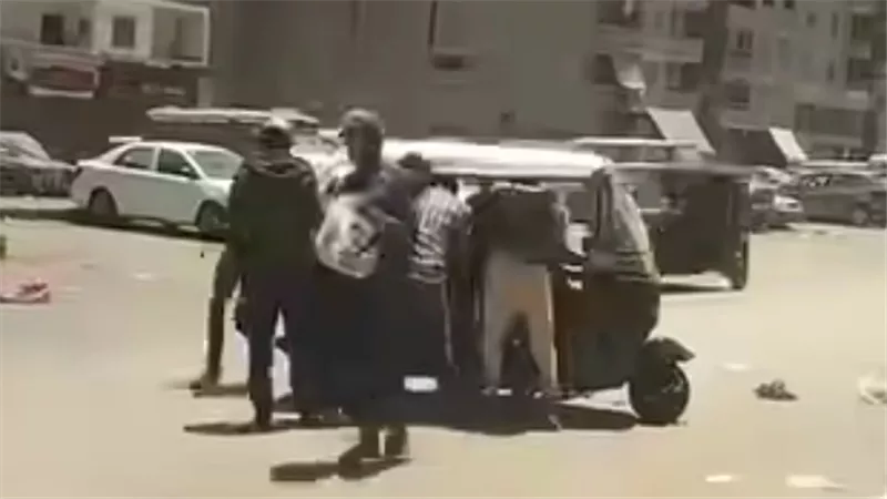 دولاب مخدرات في توكتوك.. الأمن يفحص فيديو لـ 
