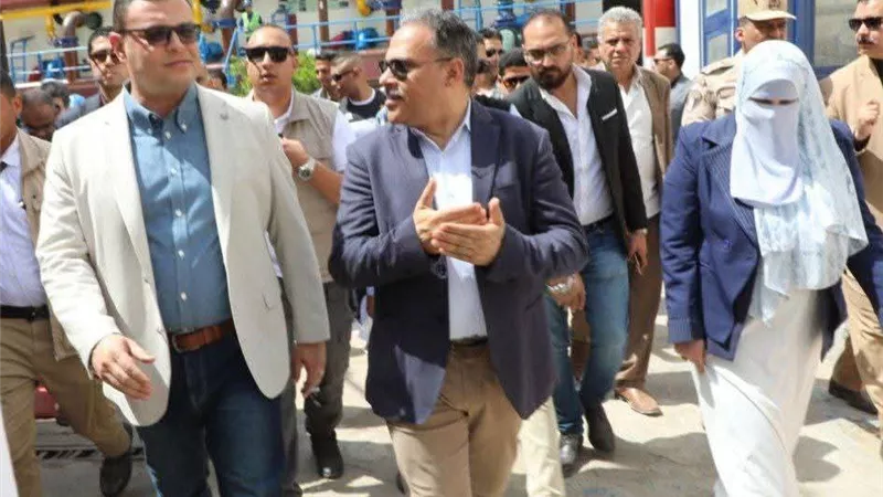 وزير الإسكان ومحافظ الشرقية يختتمان جولتهما بتفقد محطة تنقية مياه العزيزية