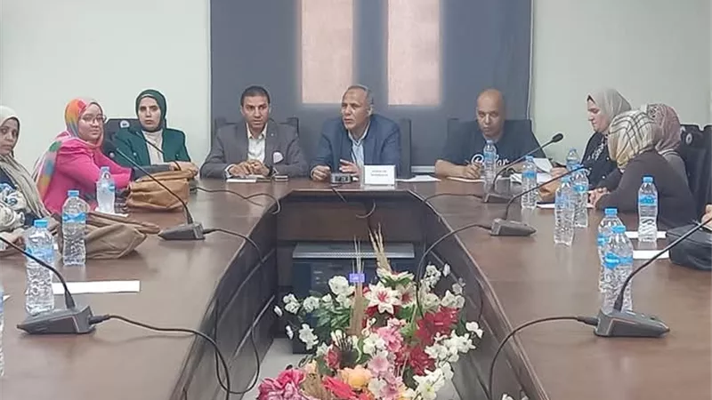 محافظ بني سويف يستعرض جهود تعزيز دور وحدة السكان ضمن خطة بمبادرة 1000 قائد 