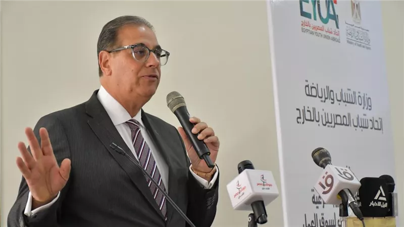نائب وزير الخارجية محذراً الشباب : مش هتلاقي الدولار واليورو في الشارع  