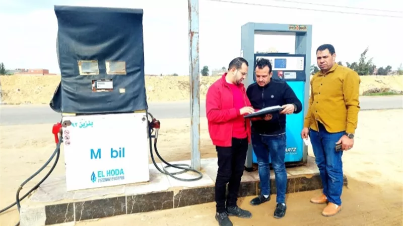 ضبط محطة تمويل سيارات وبنزين بالبحيرة خلال حملة تموينية