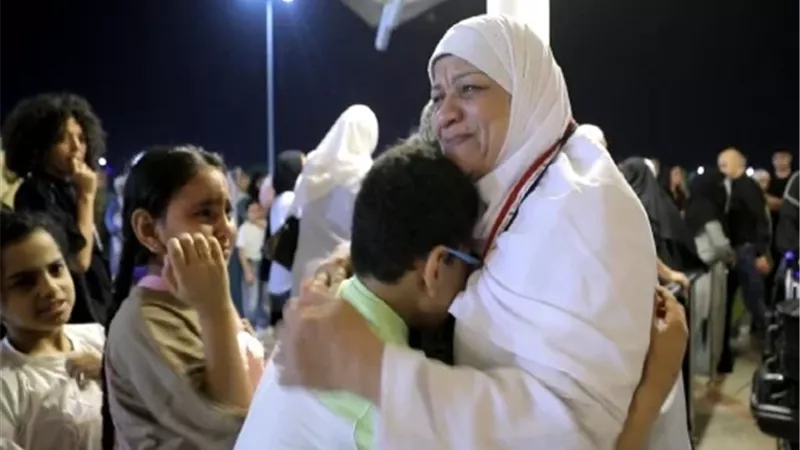 «لبيك اللهم لبيك » .. أول فوج من الحجاج يغادر مطار القاهرة 