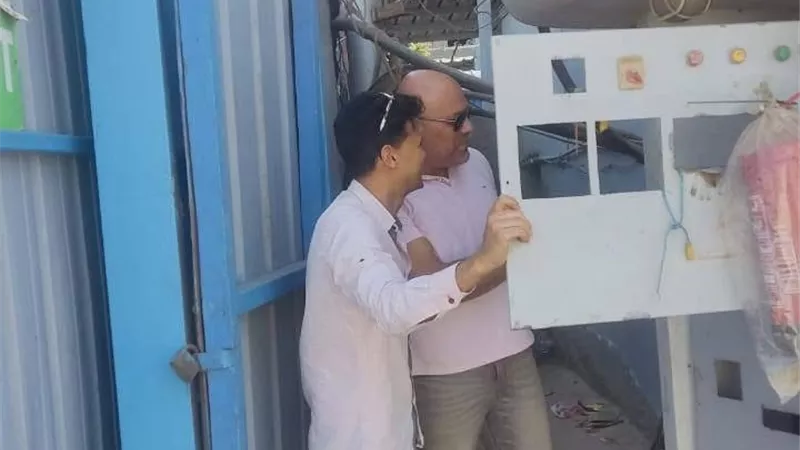 محلات وورش.. ضبط مخالفات سرقات كهرباء في عزبة البرج بدمياط 