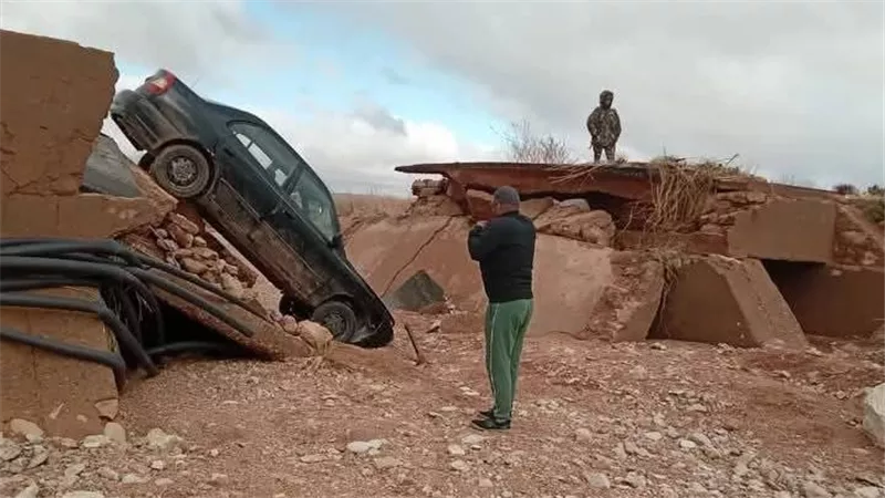سيارات عالقة ومياه غامرة..  فيضانات الجزائر تتسبب في 4 وفيات