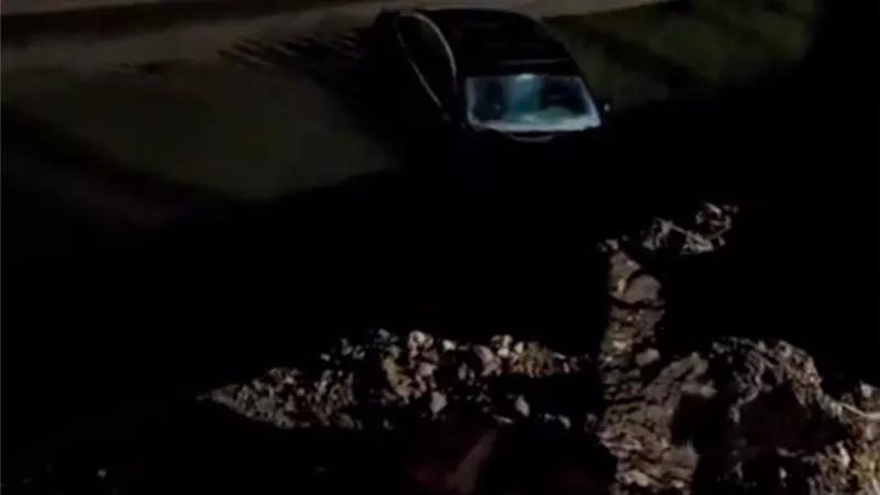 نجاة طبيب من الموت بعد سقوط سيارته في ترعة فرسيس بزفتي
