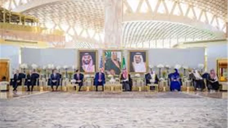 وفد رجال الأعمال المصاحب لترامب يوقع صفقات تاريخية بمليارات الدولارات 