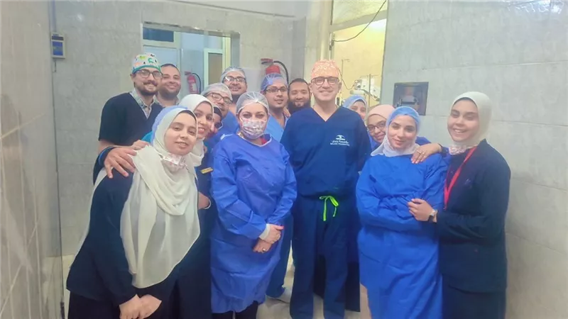 «الصحة»: رئيس قسم المياه الزرقاء بجامعة جنيف يلقي محاضرات علمية لأطباء العيون