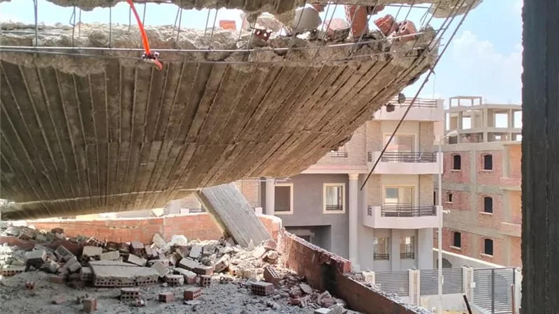 حملات إزالة مكثفة لإزالة التعديات ومخالفات البناء بمدينة القاهرة الجديدة