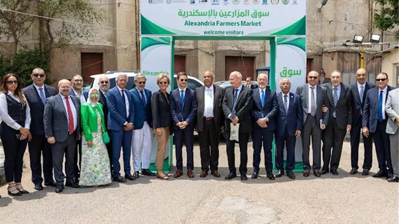 رئيس غرفة القاهرة التجارية يشارك في تفقد «سوق المزارعين» بالإسكندرية 