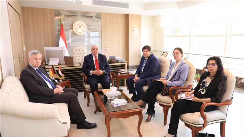 وزير التعليم العالي يبحث سبل تعزيز التعاون مع السفير الألماني 