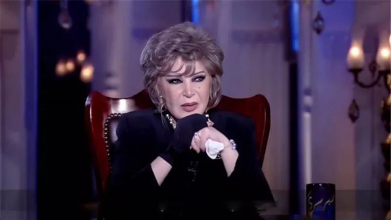 موقف محرج للفنانة صفية العمري على الهواء .. وتعتذر لـ ياسمين عز 