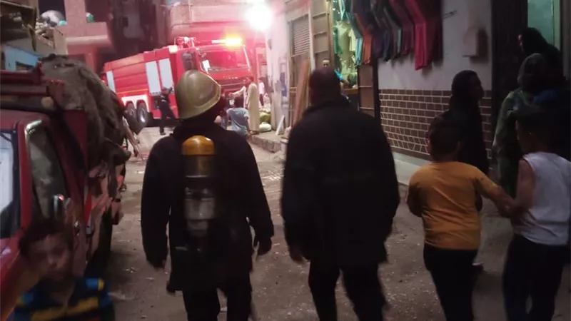 جهود للسيطرة على حريق فى شقة بعقار مكون من ١٢ طابق بفيصل