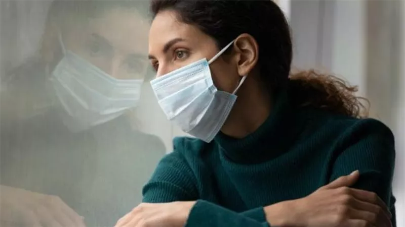 ما هي علامات كوفيد الطويل؟ ولماذا يعاني البعض من التعب المزمن؟