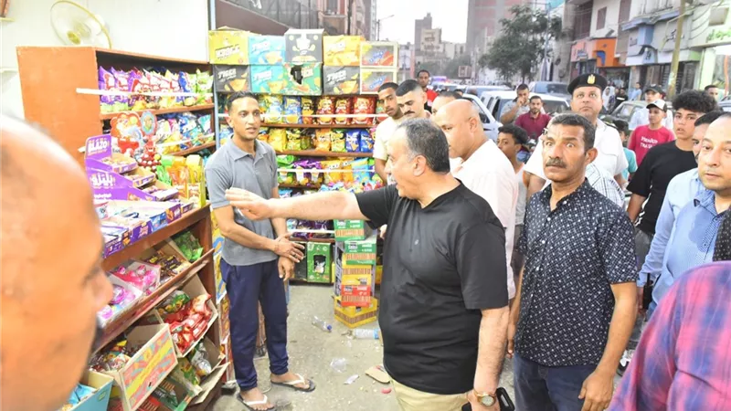 أغلق مطعما ووجه بتشديد الرقابة.. محافظ أسيوط يقود حملة موسعة لإزالة الإشغالات 