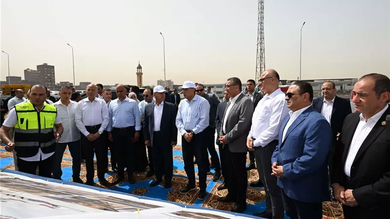 رئيس الوزراء يتفقد أعمال التطوير فى منطقة السيدة عائشة وطريق صلاح سالم
