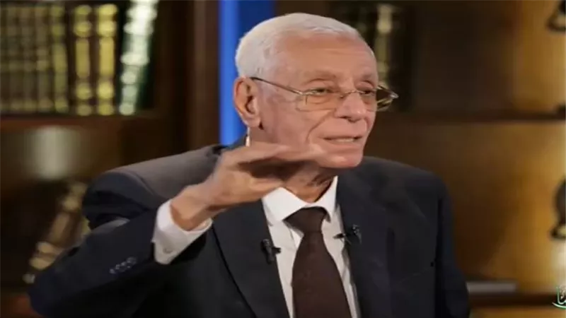 حسام موافي يحذر الطلاب: لا تتناولوا الطعام من الخارج
