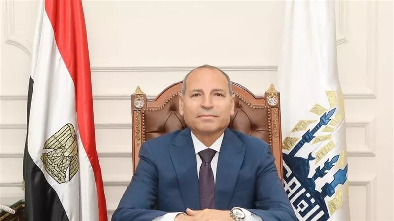 محافظ القاهرة: إنشاء موقف للسيارات مؤقت خلف مسجد السيدة عائشة لخدمة الأهالي