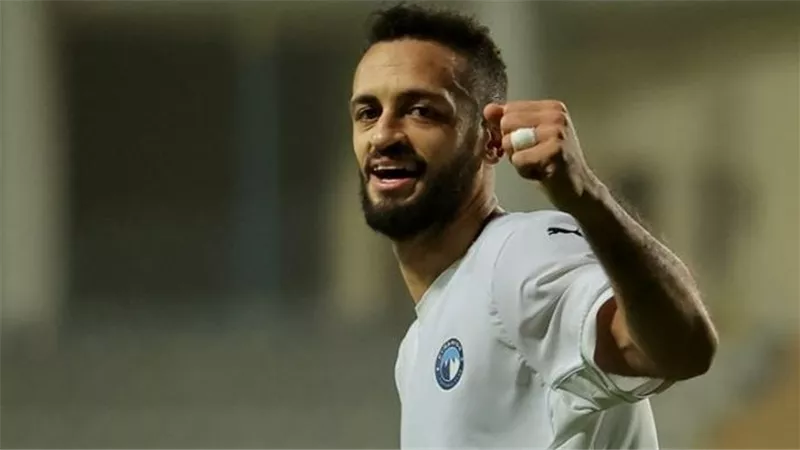 مروان حمدي يتوج بجائزة أفضل لاعب في مباراة بيراميدز وبتروجت