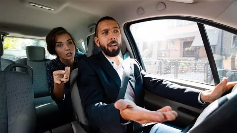  بعد قفز ربة منزل من سيارة..كيف تحمي نفسك من تطبيقات التوصيل؟